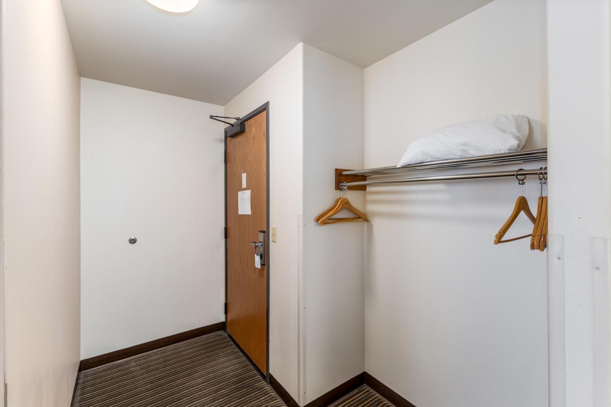 Breeze Inn Hotel Сюърд Екстериор снимка